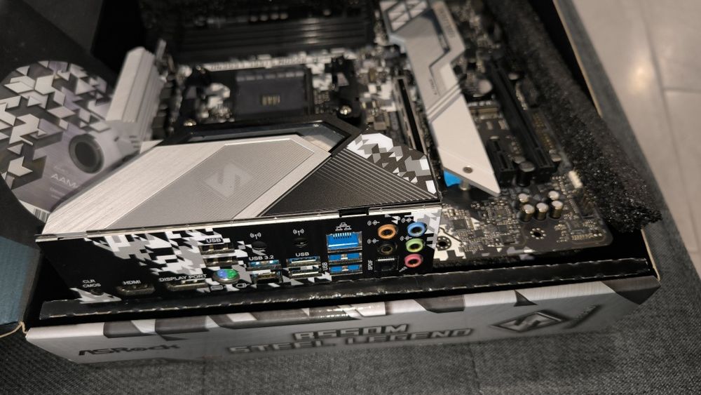ASRock B550M Steel Legend AM4 B550 – Excelente Estado
