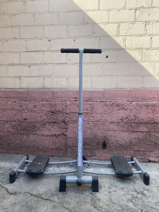 тренажер для ягодиц и ног Leg magic