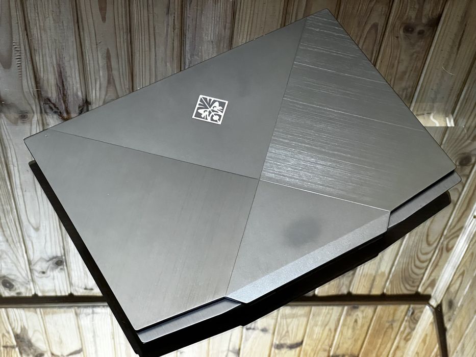 HP Omen 15, RTX2060, 144hz, I7 9750h