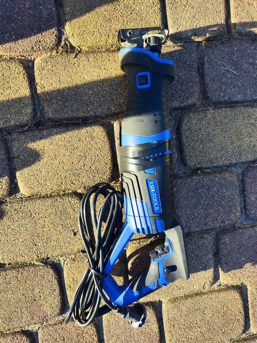 LUX-TOOLS Piła szablasta 900W