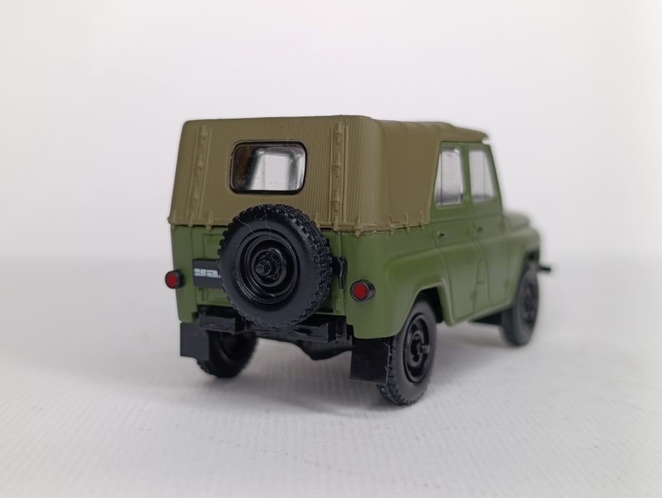 Модель автомобіля УАЗ-469/469Б 1:43
