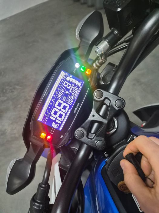 Suzuki gsx-s125 praticamente nova