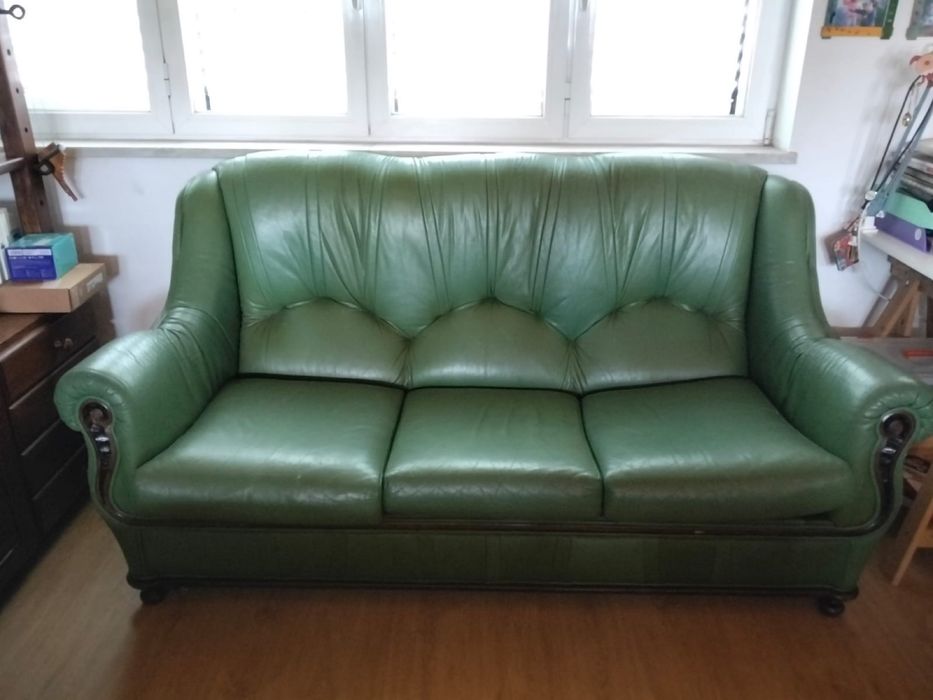 Conjunto de sofas em pele