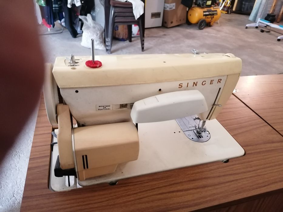 Máquina de costura singer