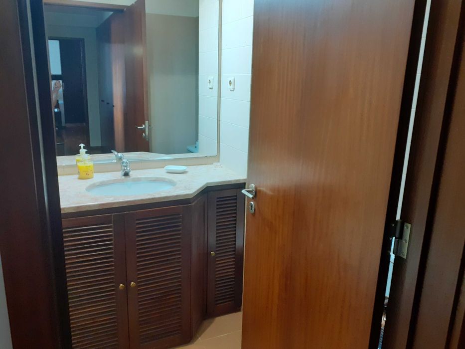 Vende-se T2  lugar de garagem e arrumos Matosinhos