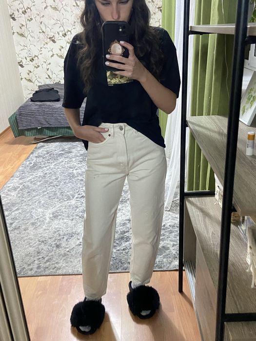 Джинси мом молочного кольору