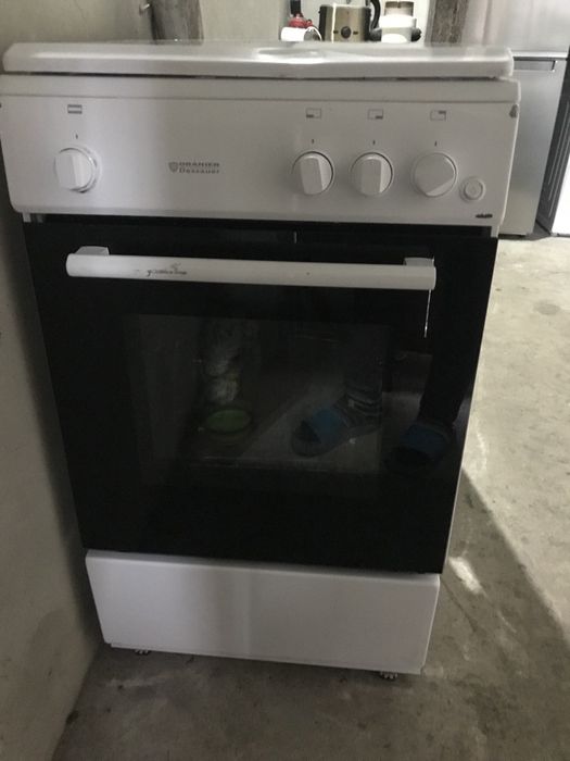 Газова плита з духовкою