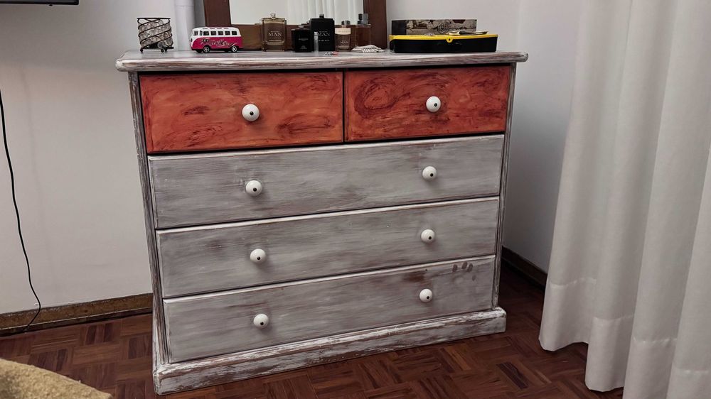 Cómoda e Mesa de Cabeceira