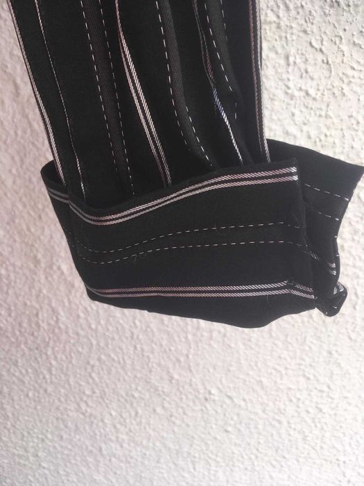 Camisa Preta com Riscas Brancas Brilhantes