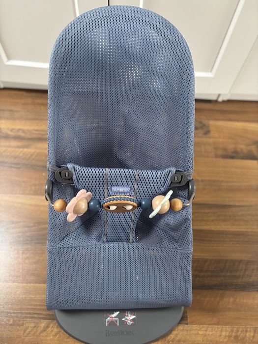 Leżaczek BabyBjörn Bliss Mesh niemowlę wyprawka