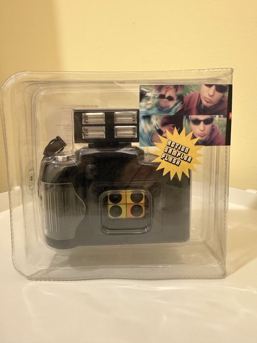 Lomo Action Sampler com Flash – necessita tampa das pilhas