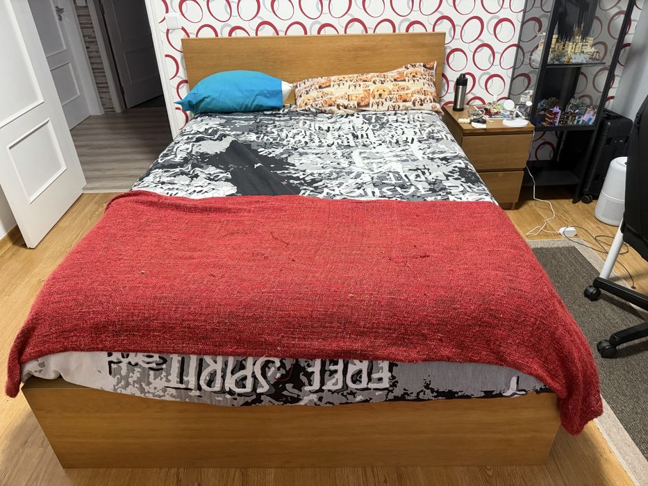 Cama IKEA grande – 200 cm de comprimento x 170 cm de largura