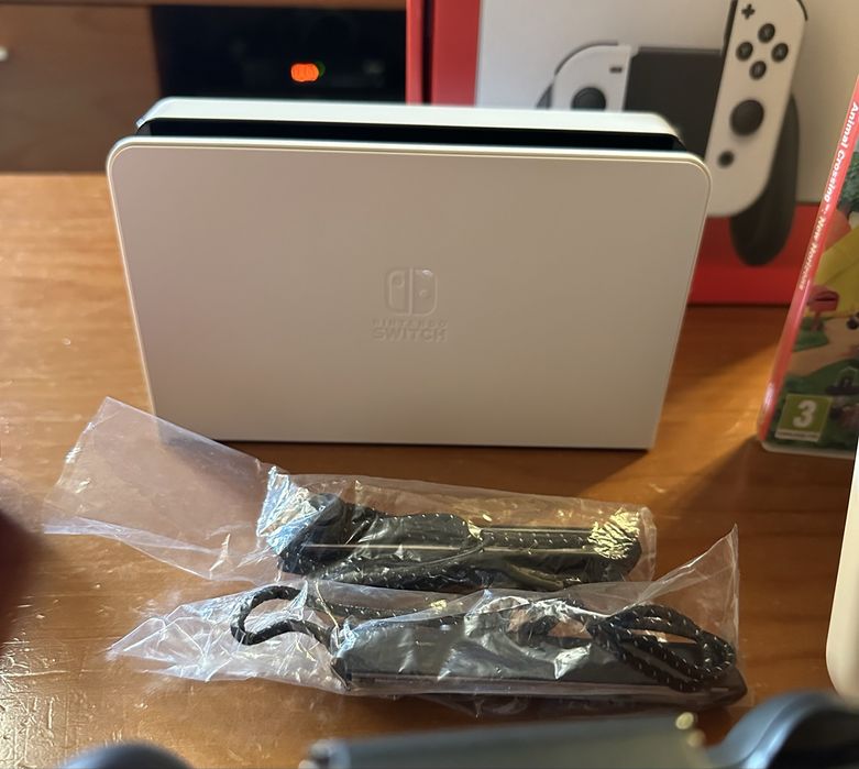 Nintendo Switch OLED - Branca e 2 jogos