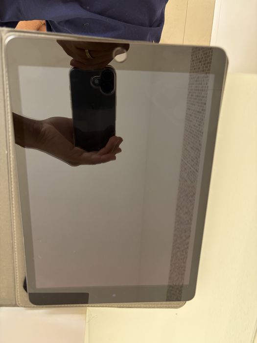 Ipad 9a geração 64gb + keyboard e case  como novo
