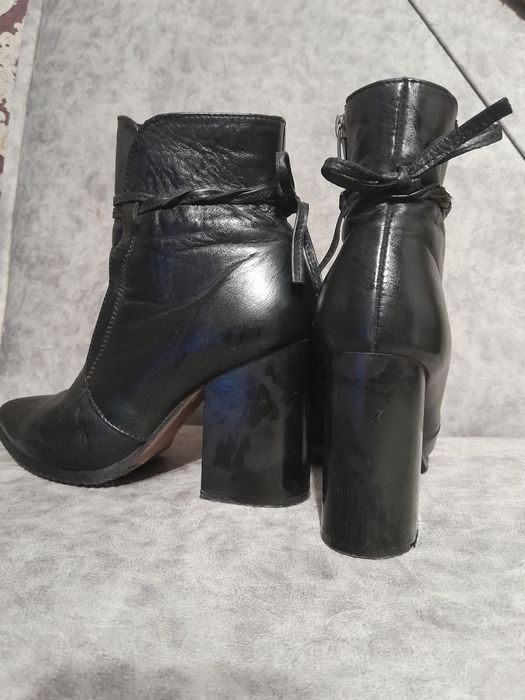 Продам кожані чобітки.