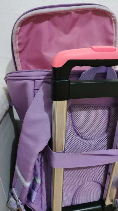 Mochila escolar, xixiwa, de coelhinha, seminova, para meninas.