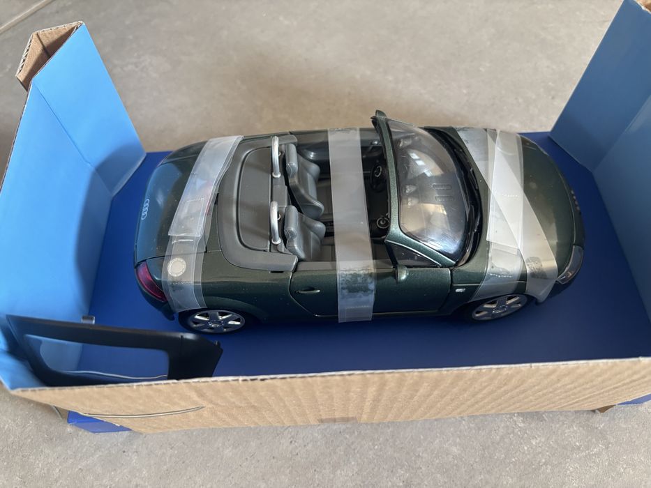 Model Revell skala 1/18 Audi TT Roadster