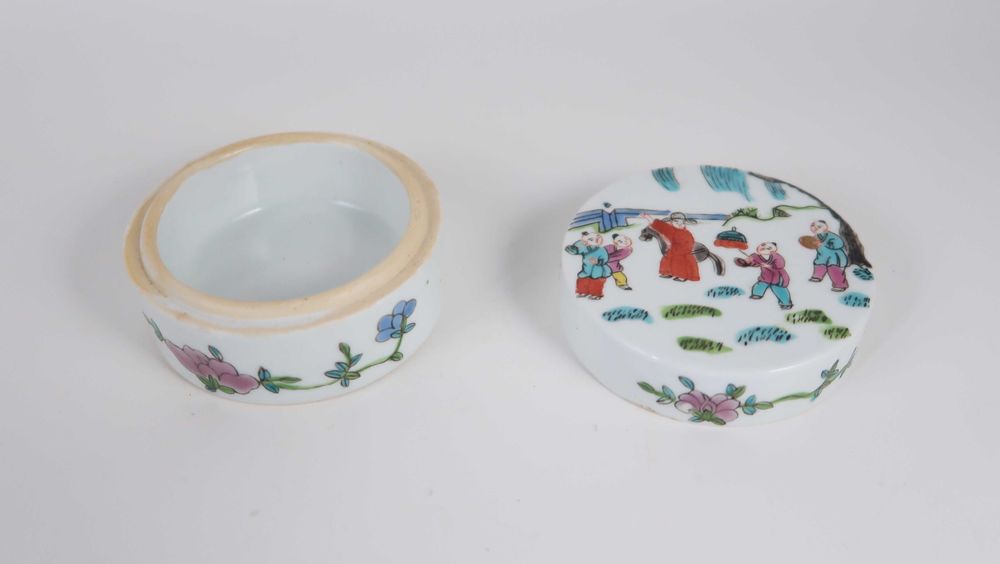 Caixa pequena porcelana da China - Figuras