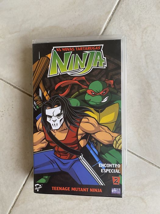 Caixa com cassetes de desenhos animados