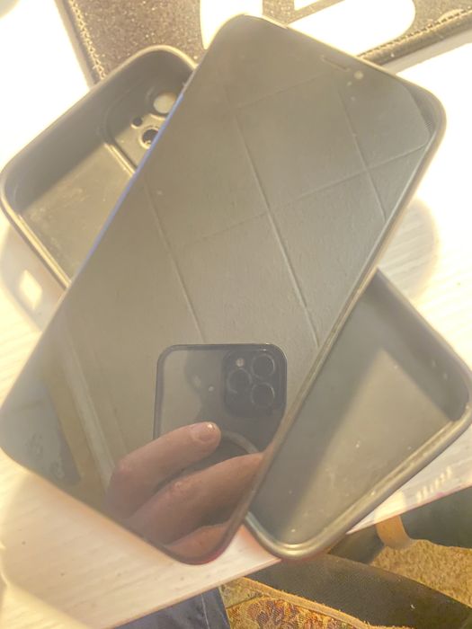 Продам айфон 11/64 Red