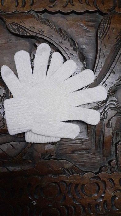 Luvas de três cores diferentes