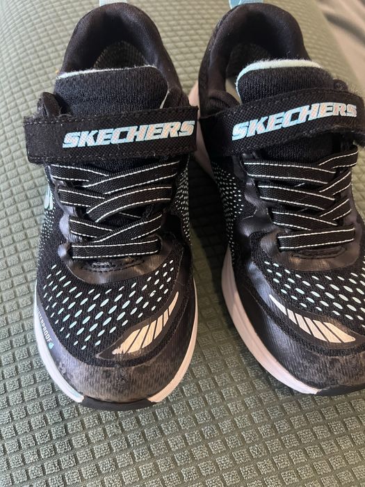 Ténis Skechers . 28