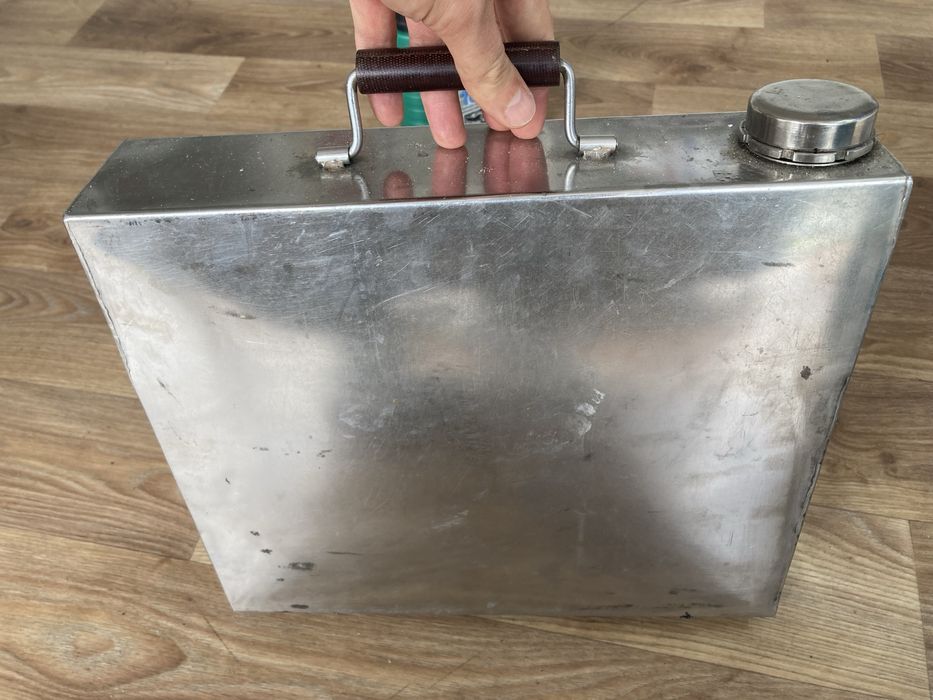 Каністра 8,4 л Нержавіюча сталь у відмінному стані