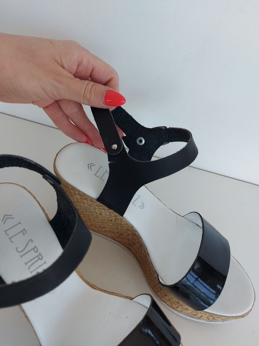 Buty sandały na koturnie Le Sprizz w rozmiarze 36