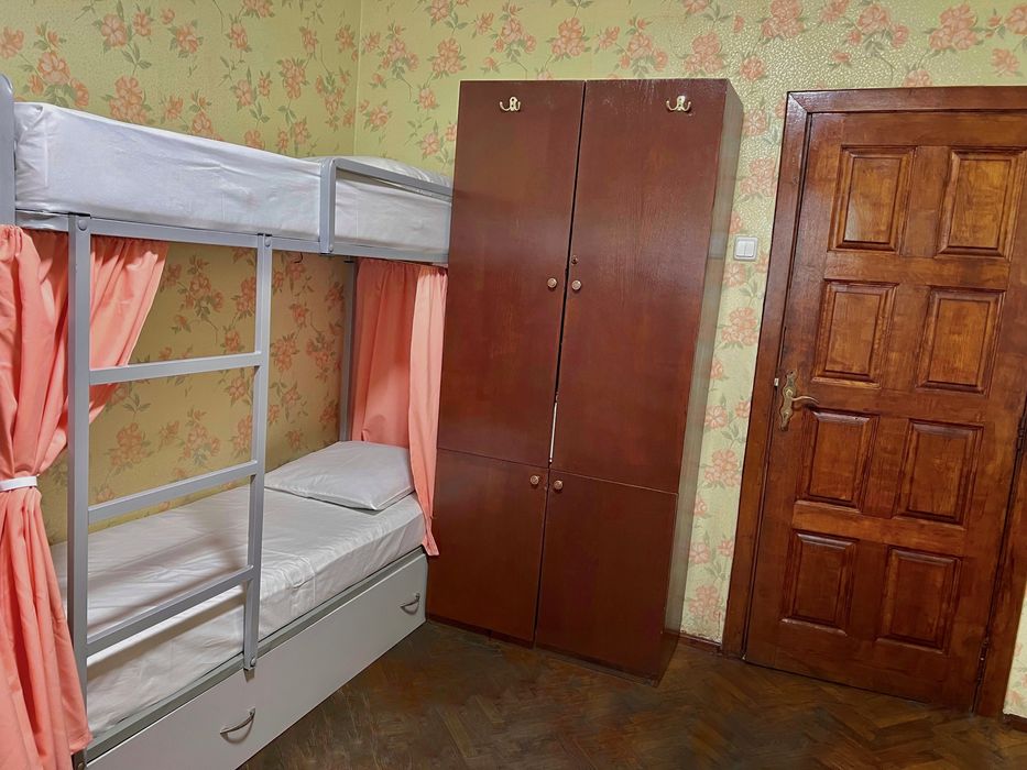 Гуртожиток на вул Шептицького, метро Лівобережна! Затишний район