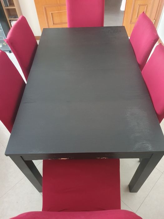 Mesa extensível + possibilidade cadeiras