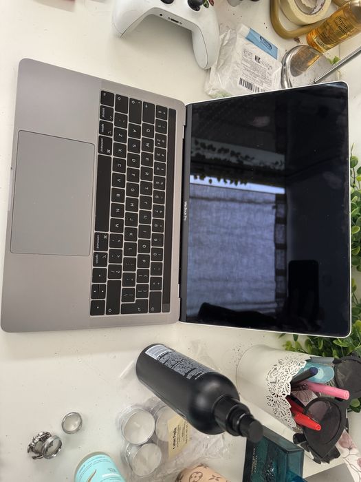 MacBook Pro (13-inch, 2019, Two Thunderbolt 3 ports