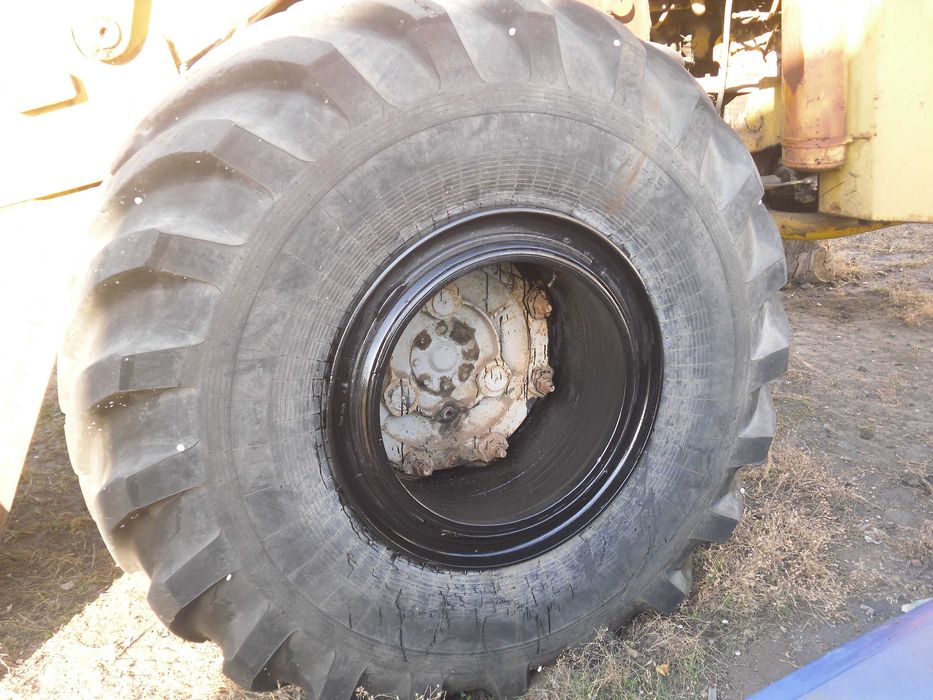 продам колесо для трактора к- 701.