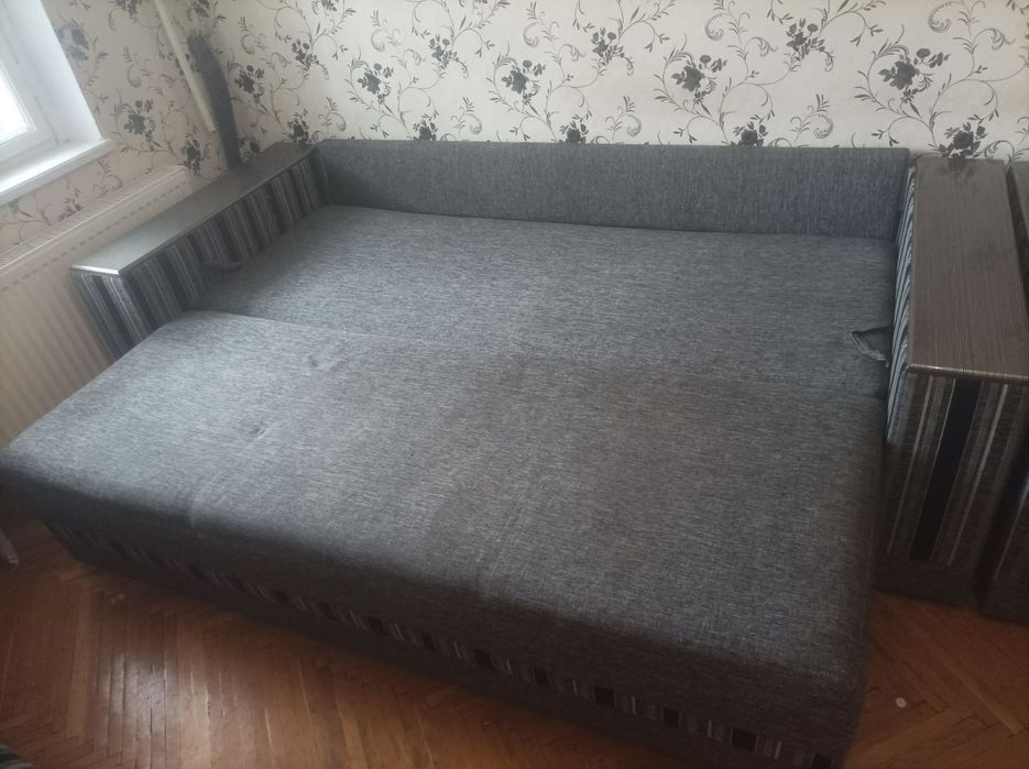 Диван розкладний і два м'які крісла