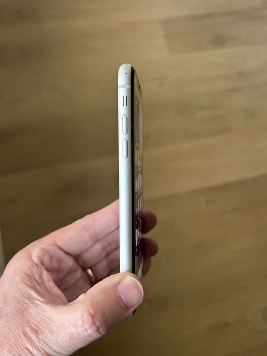 iPhone XR 64Gb c/ caixa +4 capas