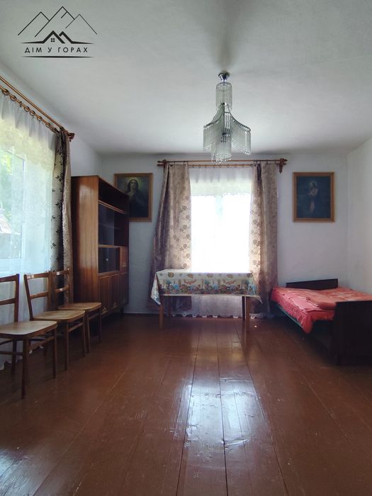 Продаж будинку в центрі с. Шешори та ділянки 25 сот.