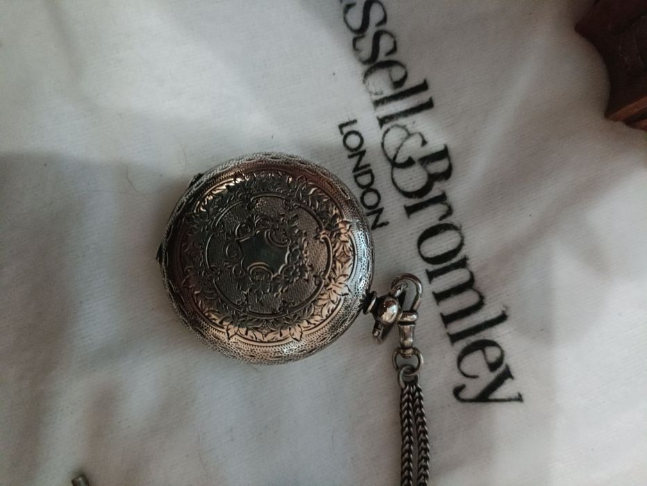 Часы карманные серебряные в футляре с цепочкой