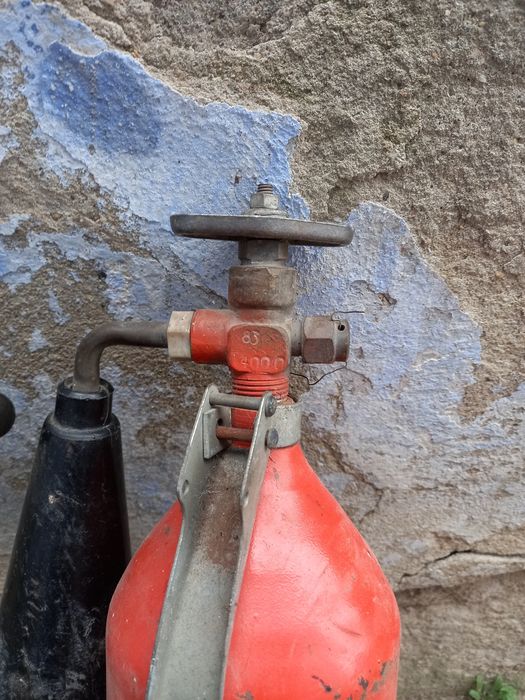 Балон пустой из под Огнетушителя,годится под пропан.углекислоту!