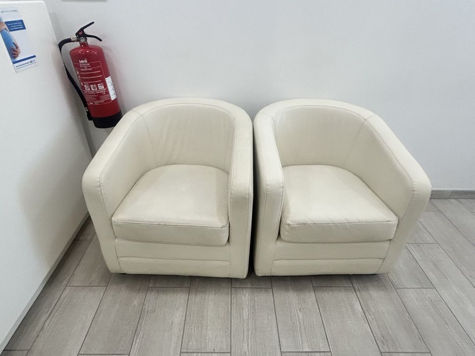 Conjunto sala de espera branco  3 poltronas + sofa de canto