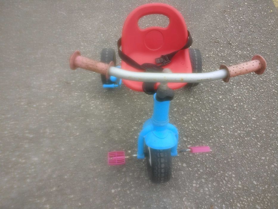 Triciclo chicco com travão e cinto segurança, a funcionar s/problemas