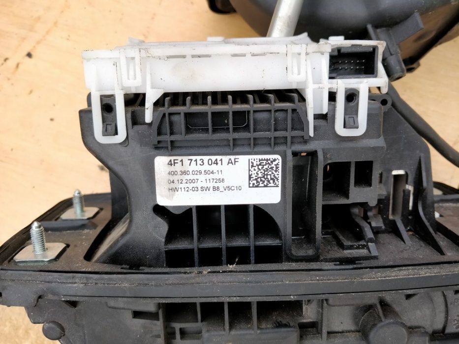 Wybierak lewarek zmiany biegów Audi A6 C6 automat