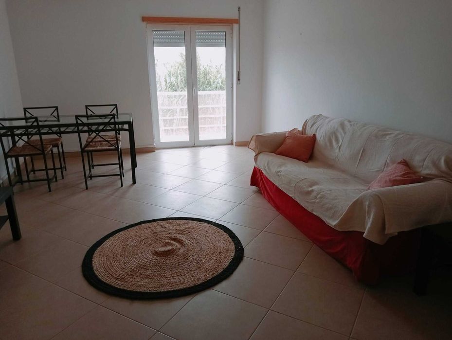 Aluga-se apartamento T2