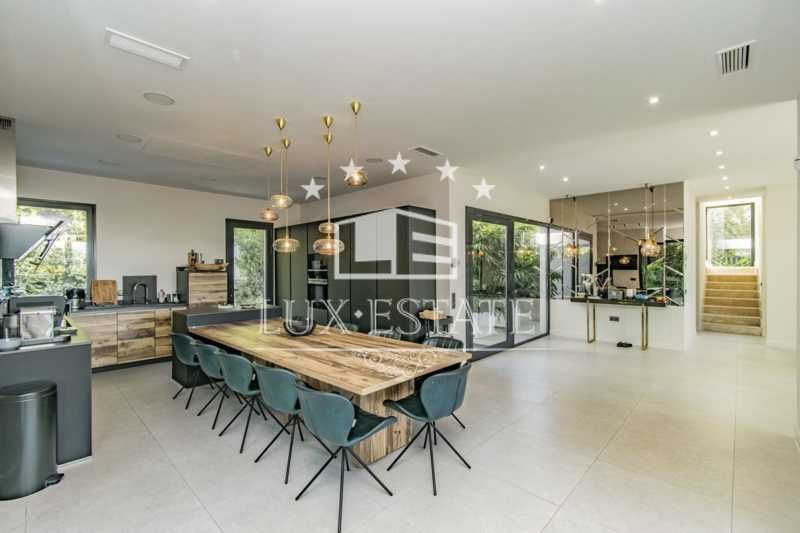 Современная вилла в одном из Престижных мест МАРБЕЛЬИ