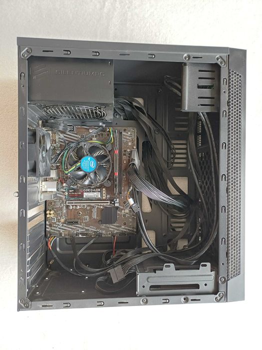 Komputer stacjonarny – kompletny, dopracowany zestaw gotowy do pracy