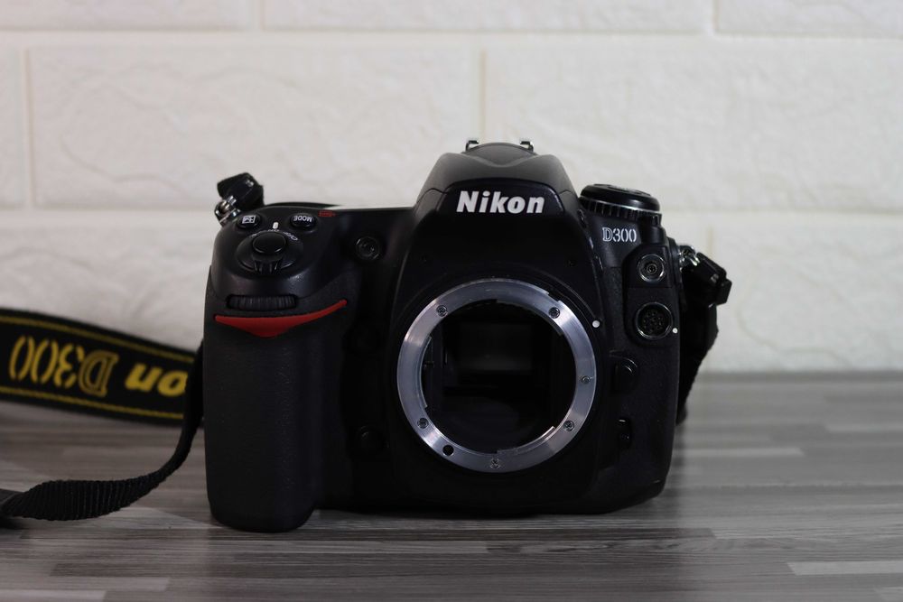 Aparat Nikon D300 Body