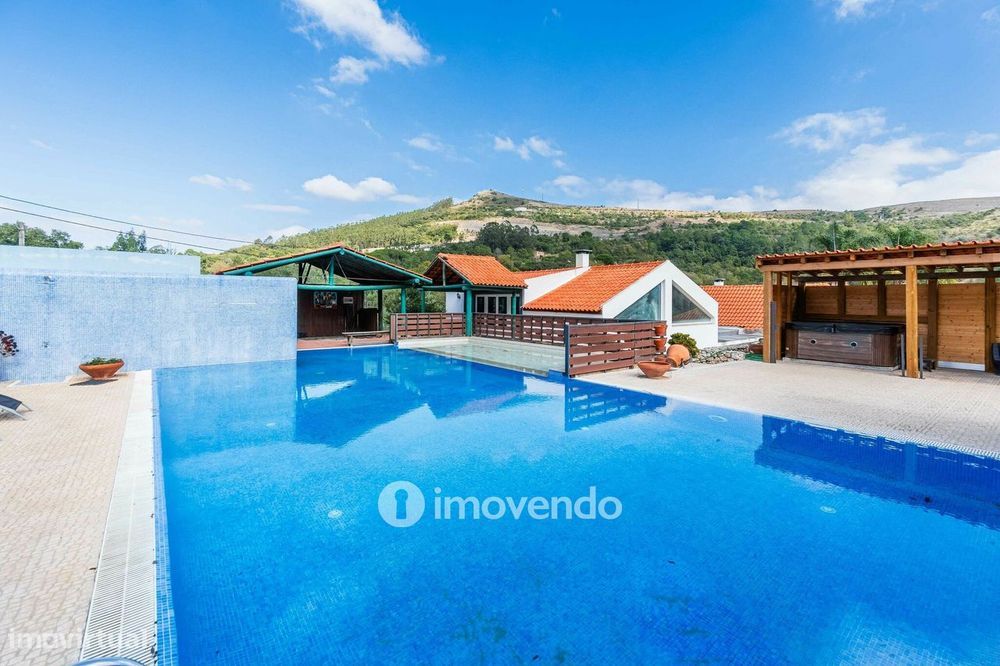 Quinta T3 isolada, com 14.500m² de terreno e piscina, em Loures