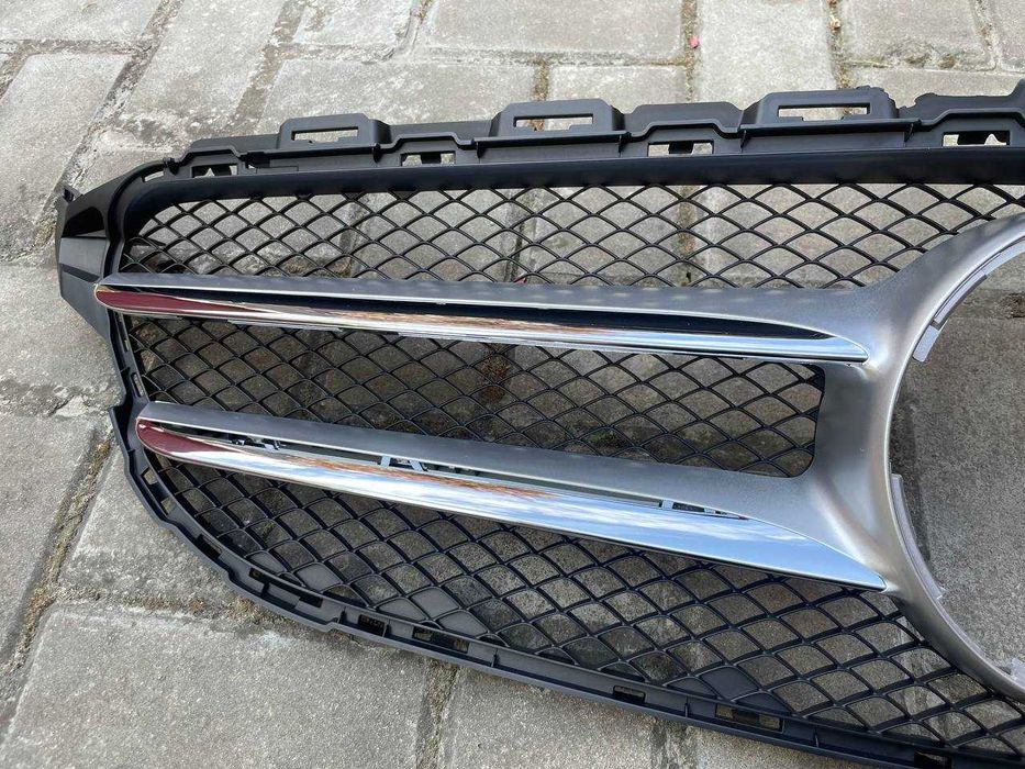 Решітка радіатора центральна Mercedes W205 (2014-2019р)