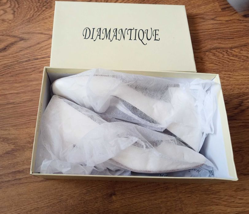 Buty Białe czółenka