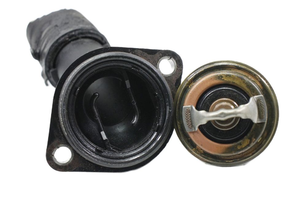 Obudowa termostatu króciec VW Polo Audi Skoda 1.4 1.9 TDI 045121121A