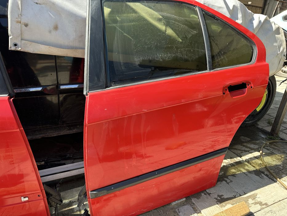 Запчасти BMW e36, задня дверка