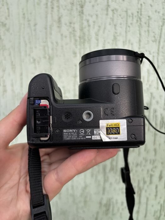 Цифровий фотоапарат Sony Cyber-shot DSC-H7